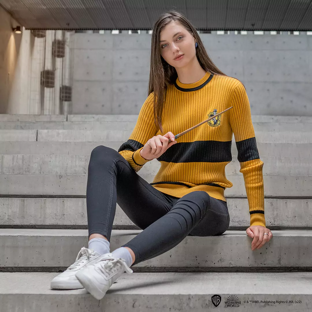 Maglione Quidditch Tassorosso Harry Potter giallo e nero con stemma ricamato